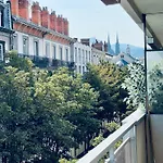 Chambre privée lumineuse dans grand appartement