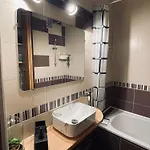 Chambre privée lumineuse dans grand appartement